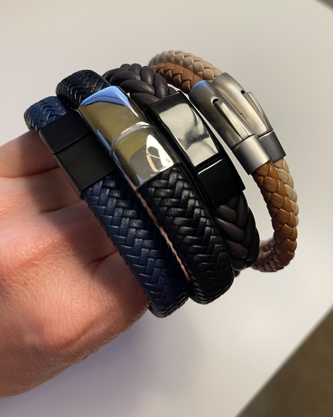 Pulseiras de Homem em Pele e Aço Inoxidável
